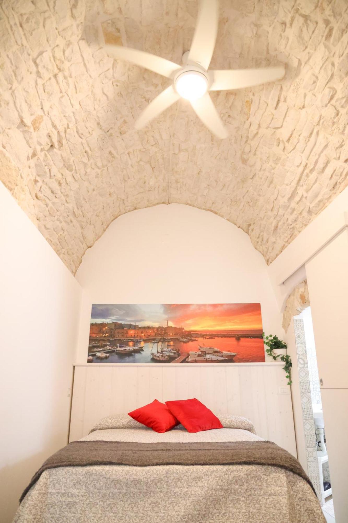 Room 20 - Piccola Camera In Pietra Bianca Giovinazzo Exterior photo
