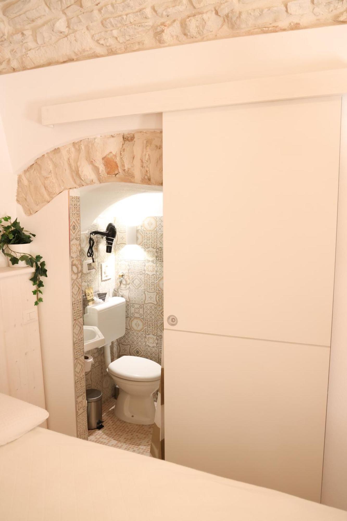 Room 20 - Piccola Camera In Pietra Bianca Giovinazzo Exterior photo